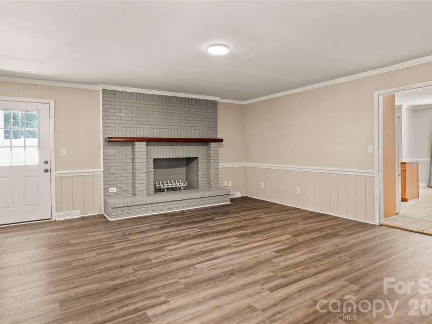 3545 Lakeshore Drive, Clemmons, NC 27012.  MLS# CAR4419434, YatesRealty ID 48503. 