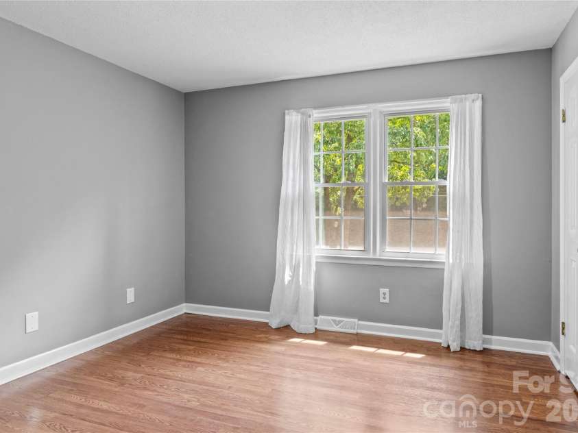 3545 Lakeshore Drive, Clemmons, NC 27012.  MLS# CAR4419434, YatesRealty ID 48503. 