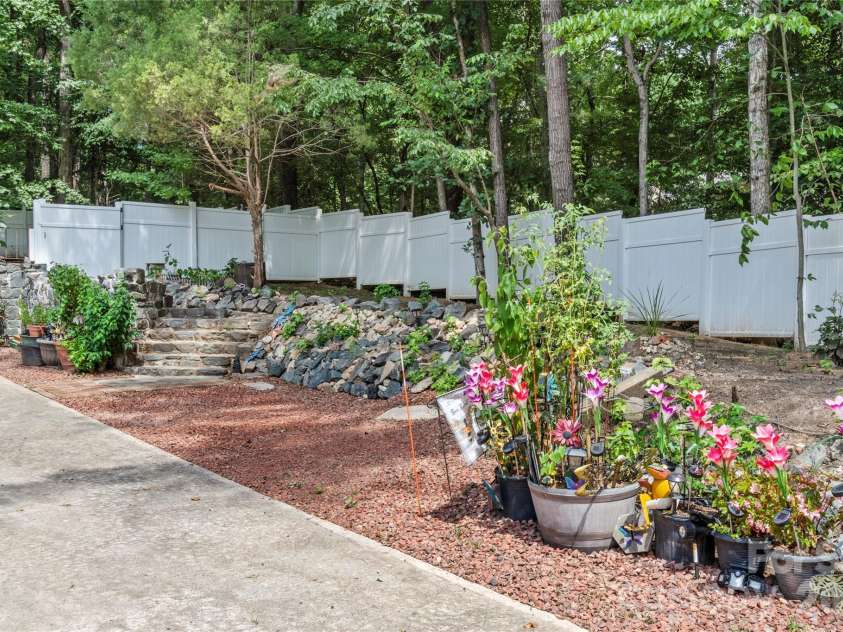 3545 Lakeshore Drive, Clemmons, NC 27012.  MLS# CAR4419434, YatesRealty ID 48503. 