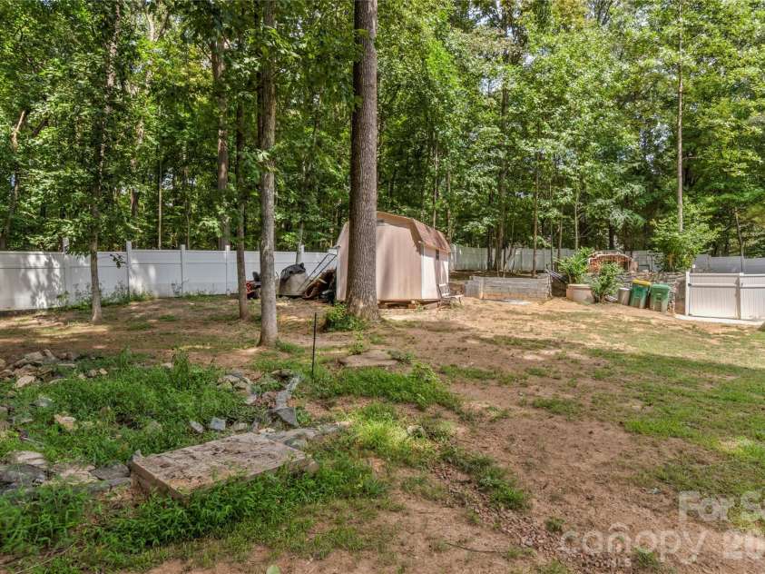 3545 Lakeshore Drive, Clemmons, NC 27012.  MLS# CAR4419434, YatesRealty ID 48503. 