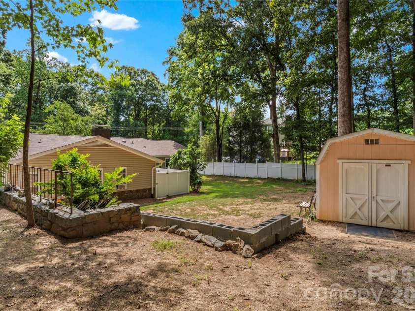 3545 Lakeshore Drive, Clemmons, NC 27012.  MLS# CAR4419434, YatesRealty ID 48503. 