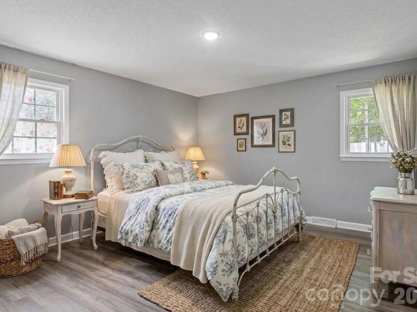 3545 Lakeshore Drive, Clemmons, NC 27012.  MLS# CAR4419434, YatesRealty ID 48503. Virtually Staged
