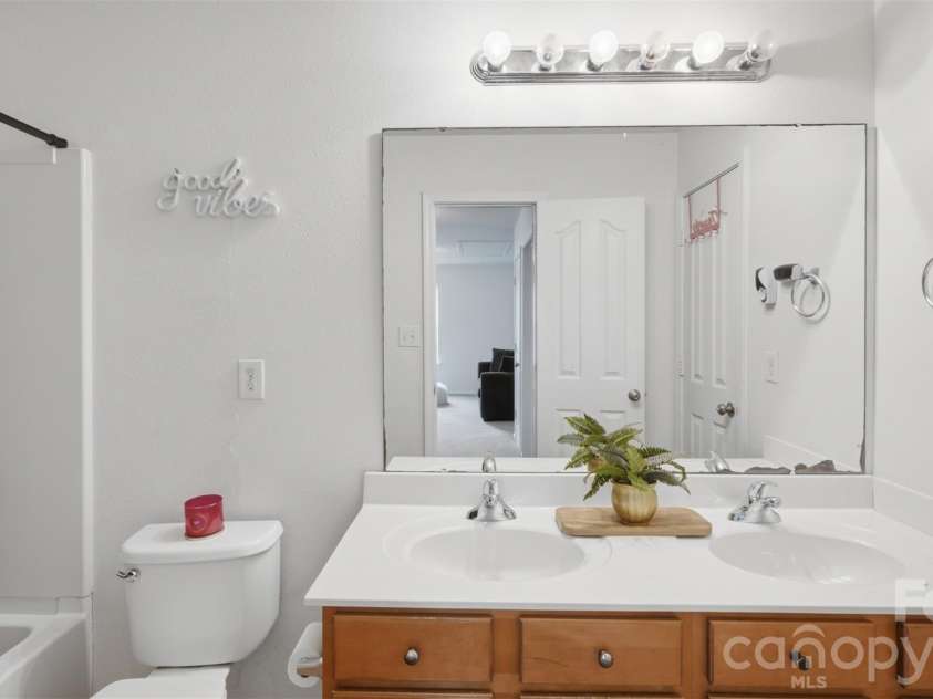 4410 Austin Dekota Drive, Charlotte, NC 28269.  MLS# CAR4409767, YatesRealty ID 48504. 