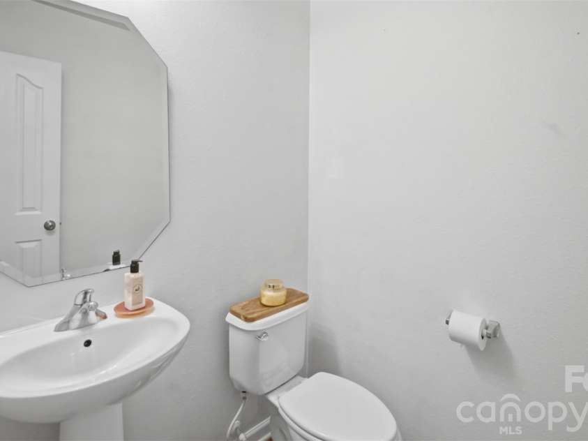 4410 Austin Dekota Drive, Charlotte, NC 28269.  MLS# CAR4409767, YatesRealty ID 48504. 