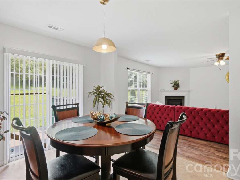 4410 Austin Dekota Drive, Charlotte, NC 28269.  MLS# CAR4409767, YatesRealty ID 48504. Dining