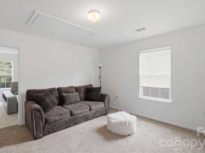 4410 Austin Dekota Drive, Charlotte, NC 28269.  MLS# CAR4409767, YatesRealty ID 48504. Loft