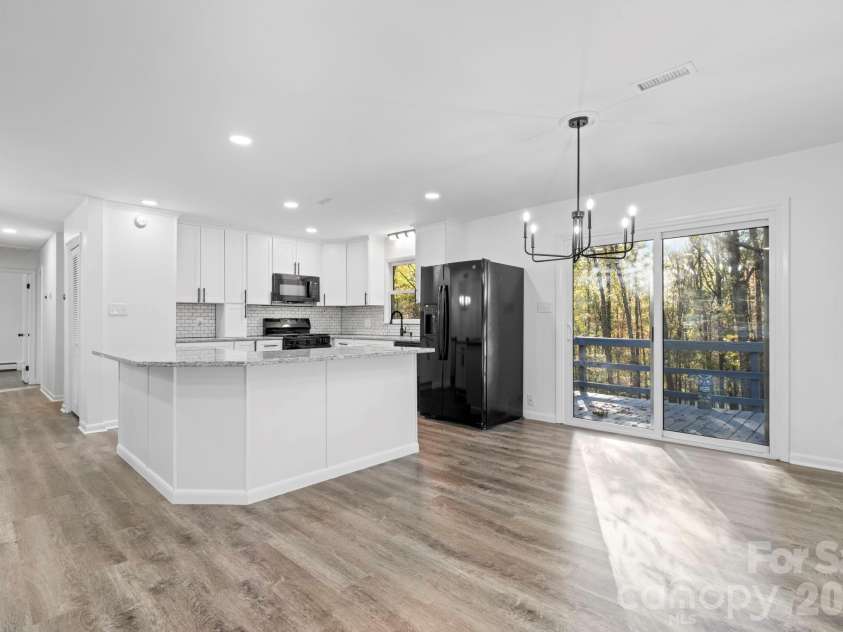 1185 10th Street Place, Hickory, NC 28601.  MLS# CAR4420689, YatesRealty ID 48505. 