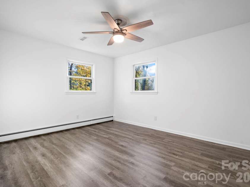 1185 10th Street Place, Hickory, NC 28601.  MLS# CAR4420689, YatesRealty ID 48505. 