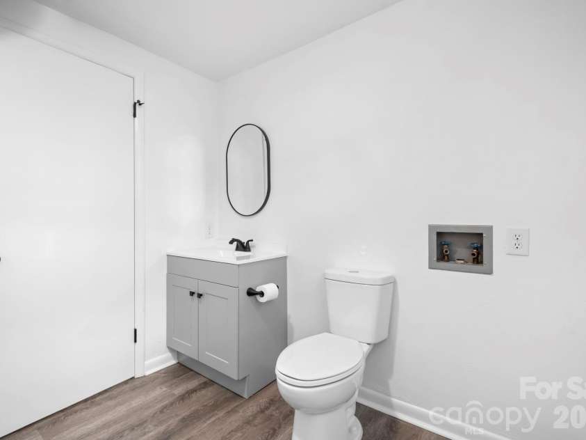 1185 10th Street Place, Hickory, NC 28601.  MLS# CAR4420689, YatesRealty ID 48505. 