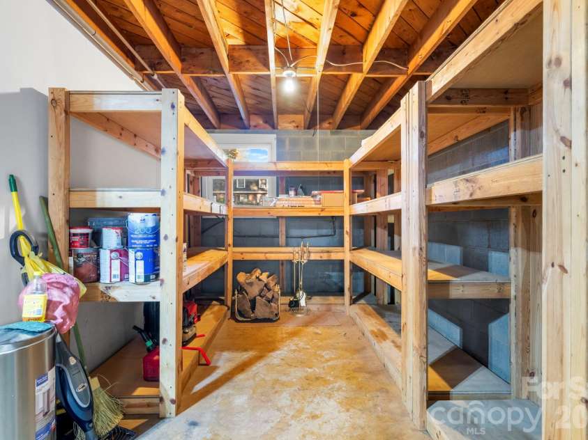 1185 10th Street Place, Hickory, NC 28601.  MLS# CAR4420689, YatesRealty ID 48505. 