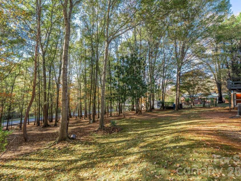 1185 10th Street Place, Hickory, NC 28601.  MLS# CAR4420689, YatesRealty ID 48505. 
