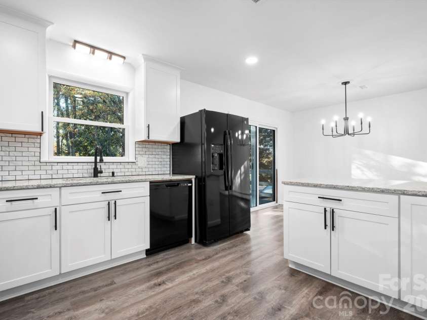 1185 10th Street Place, Hickory, NC 28601.  MLS# CAR4420689, YatesRealty ID 48505. 