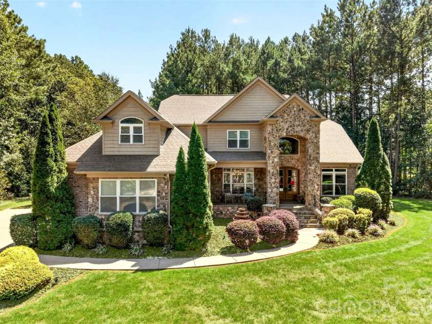 6653 Goose Point Drive, Denver, NC 28037.  MLS# CAR4421155, YatesRealty ID 48509. 