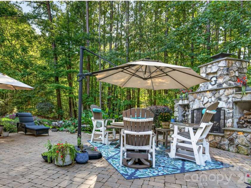 6653 Goose Point Drive, Denver, NC 28037.  MLS# CAR4421155, YatesRealty ID 48509. Backyard Oasis