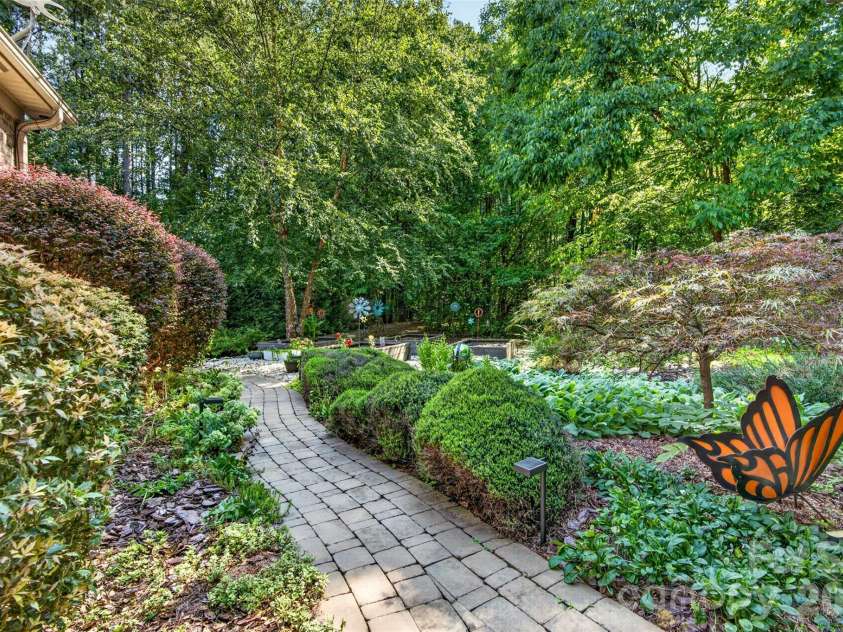 6653 Goose Point Drive, Denver, NC 28037.  MLS# CAR4421155, YatesRealty ID 48509. Backyard pathway