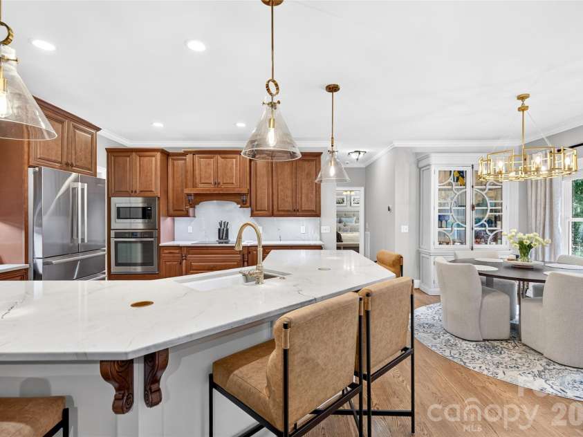 6653 Goose Point Drive, Denver, NC 28037.  MLS# CAR4421155, YatesRealty ID 48509. Custom countertop/backsplash