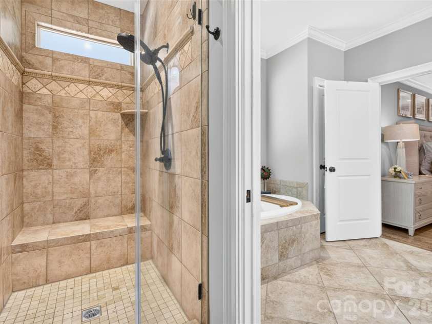 6653 Goose Point Drive, Denver, NC 28037.  MLS# CAR4421155, YatesRealty ID 48509. Custom shower
