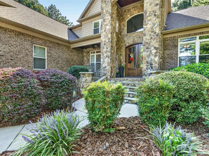 6653 Goose Point Drive, Denver, NC 28037.  MLS# CAR4421155, YatesRealty ID 48509. Entryway