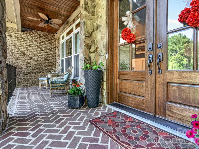 6653 Goose Point Drive, Denver, NC 28037.  MLS# CAR4421155, YatesRealty ID 48509. Front porch