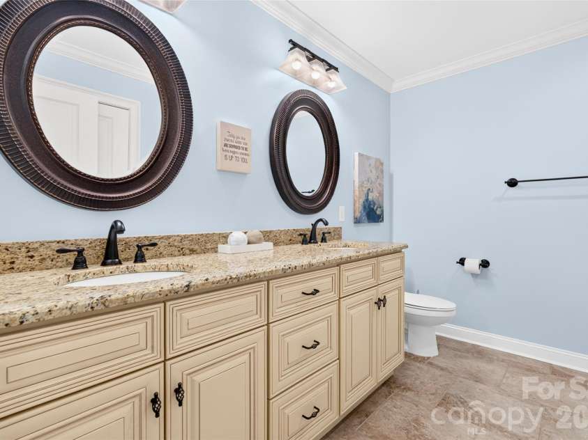 6653 Goose Point Drive, Denver, NC 28037.  MLS# CAR4421155, YatesRealty ID 48509. Full bath