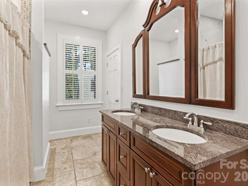 2126 Dilworth Road, Charlotte, NC 28203.  MLS# CAR4313251, YatesRealty ID 4851. 