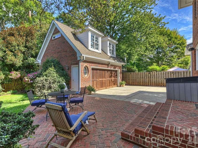 2126 Dilworth Road, Charlotte, NC 28203.  MLS# CAR4313251, YatesRealty ID 4851. 