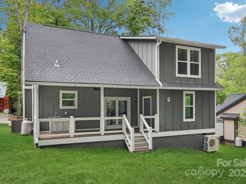 593 Twinbrook Lane, Maggie Valley, NC 28751.  MLS# CAR4200586, YatesRealty ID 4851. 