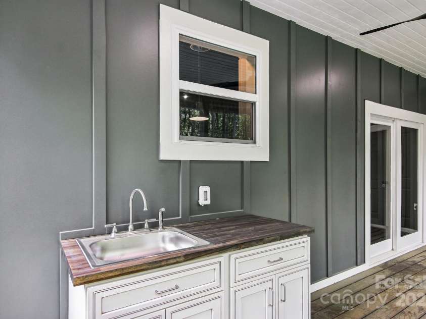 593 Twinbrook Lane, Maggie Valley, NC 28751.  MLS# CAR4200586, YatesRealty ID 4851. 