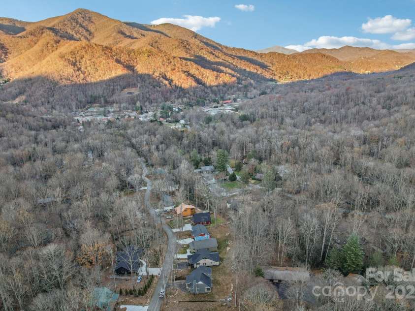 593 Twinbrook Lane, Maggie Valley, NC 28751.  MLS# CAR4200586, YatesRealty ID 4851. 