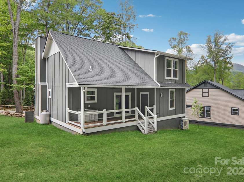593 Twinbrook Lane, Maggie Valley, NC 28751.  MLS# CAR4200586, YatesRealty ID 4851. 