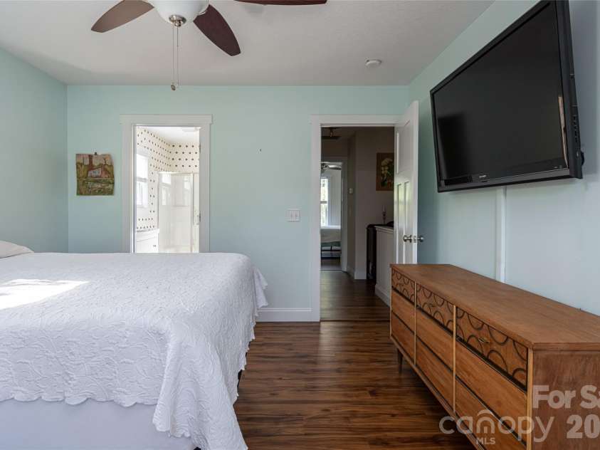 2 Mill Creek Loop, Asheville, NC 28806.  MLS# CAR4420217, YatesRealty ID 48511. 