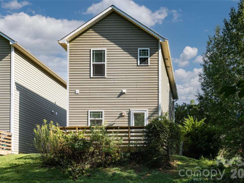 2 Mill Creek Loop, Asheville, NC 28806.  MLS# CAR4420217, YatesRealty ID 48511. 
