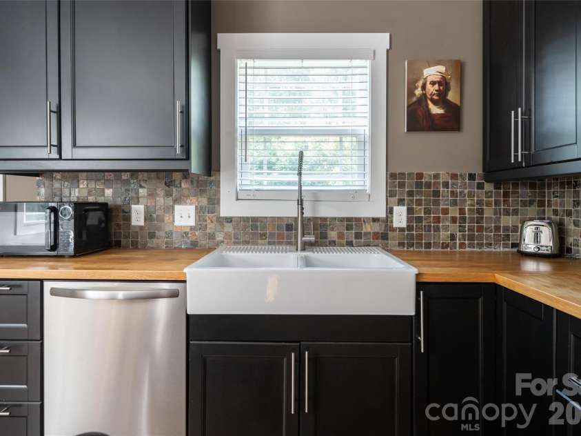 2 Mill Creek Loop, Asheville, NC 28806.  MLS# CAR4420217, YatesRealty ID 48511. 