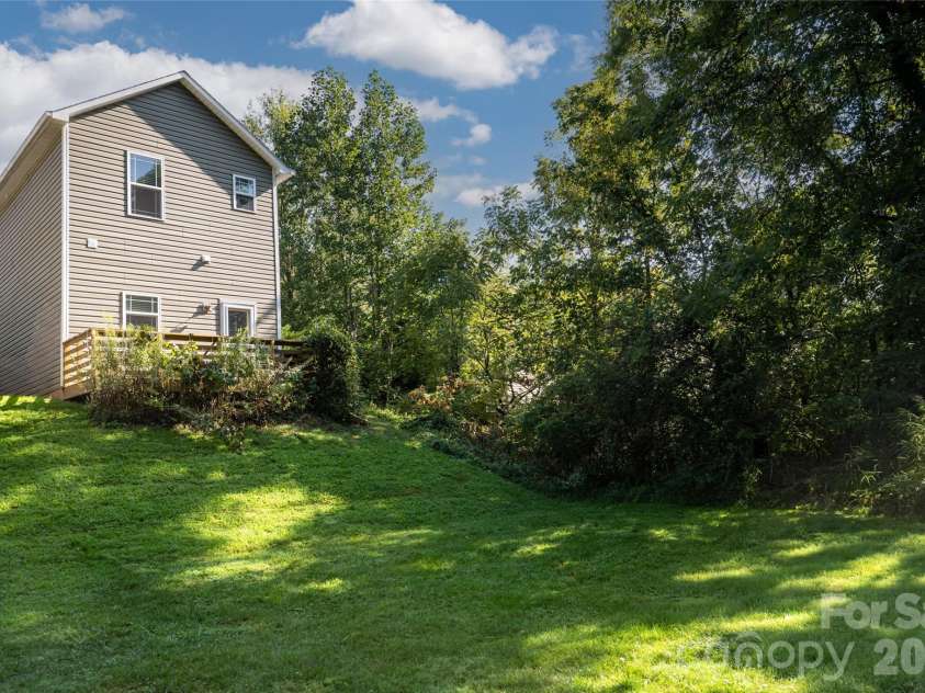 2 Mill Creek Loop, Asheville, NC 28806.  MLS# CAR4420217, YatesRealty ID 48511. 