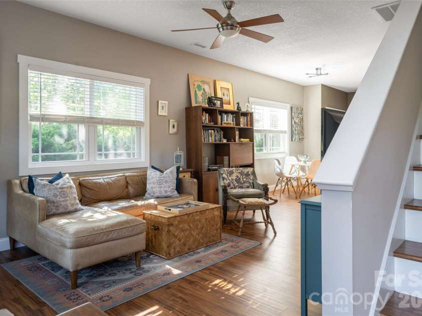 2 Mill Creek Loop, Asheville, NC 28806.  MLS# CAR4420217, YatesRealty ID 48511. Living Room