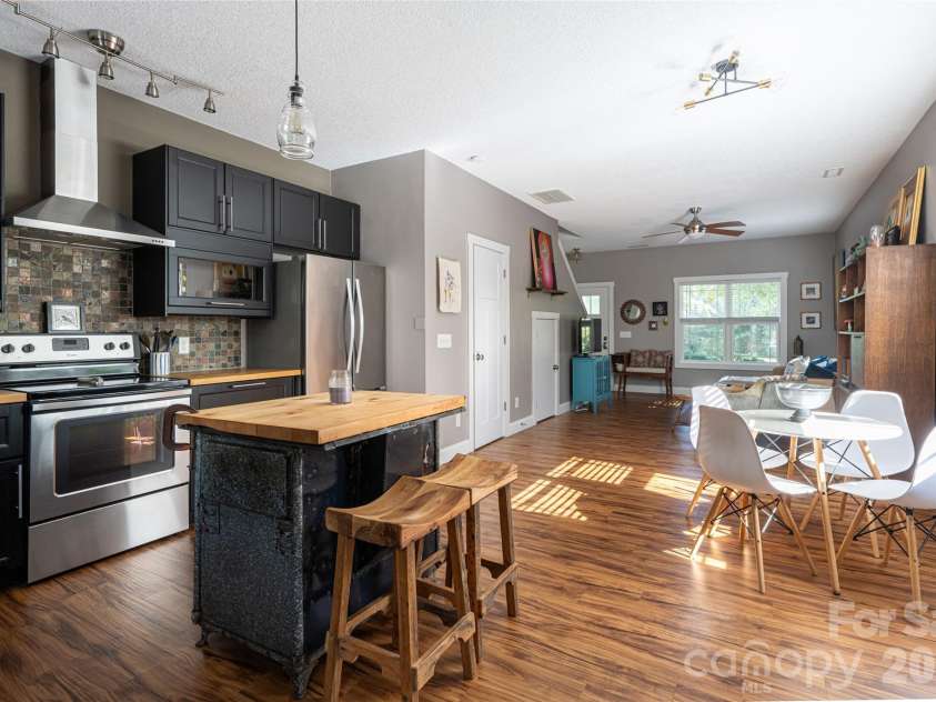 2 Mill Creek Loop, Asheville, NC 28806.  MLS# CAR4420217, YatesRealty ID 48511. Modern lighting