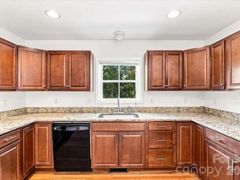 2 Elkmont Place, Asheville, NC 28804.  MLS# CAR4417768, YatesRealty ID 48512. Large kitchen