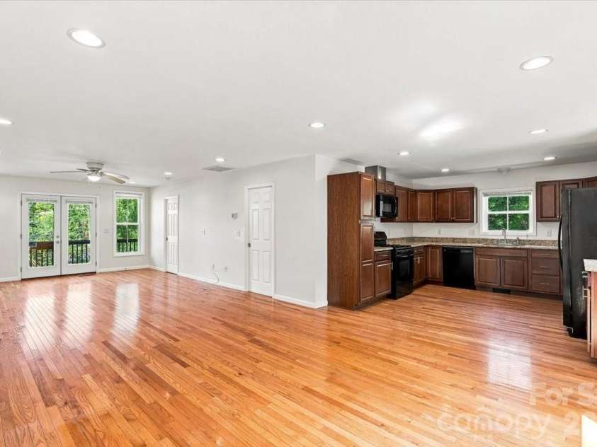 2 Elkmont Place, Asheville, NC 28804.  MLS# CAR4417768, YatesRealty ID 48512. Main room and kitchen