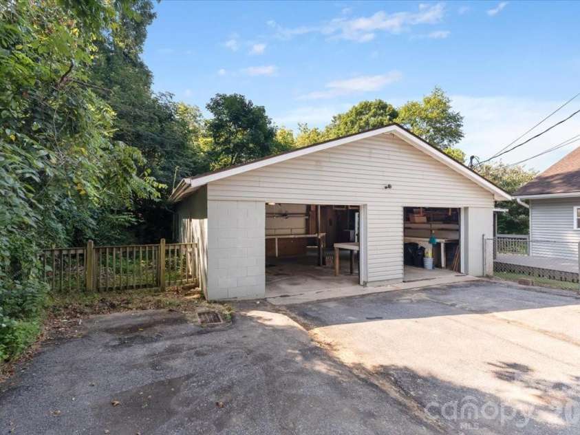 2 Elkmont Place, Asheville, NC 28804.  MLS# CAR4417768, YatesRealty ID 48512. Oversized 2 car with large work area