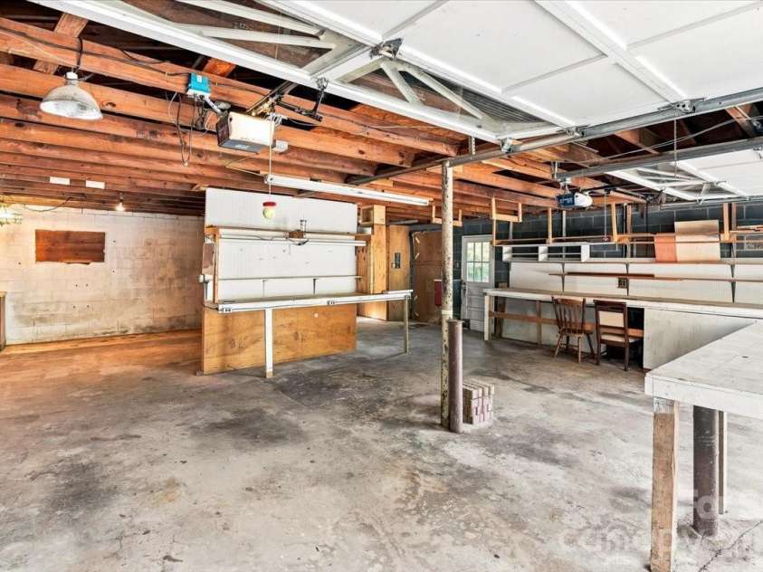 2 Elkmont Place, Asheville, NC 28804.  MLS# CAR4417768, YatesRealty ID 48512. Oversized 2 car with large work area