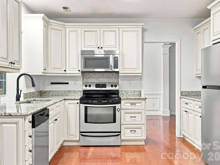 6004 Elm Cove Lane, Charlotte, NC 28269.  MLS# CAR4411201, YatesRealty ID 48515. 