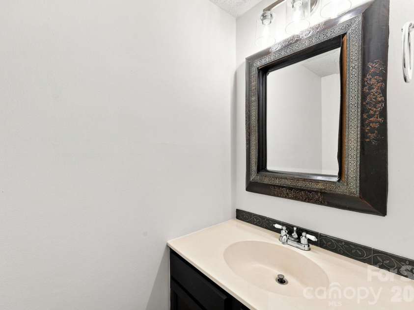 6004 Elm Cove Lane, Charlotte, NC 28269.  MLS# CAR4411201, YatesRealty ID 48515. 