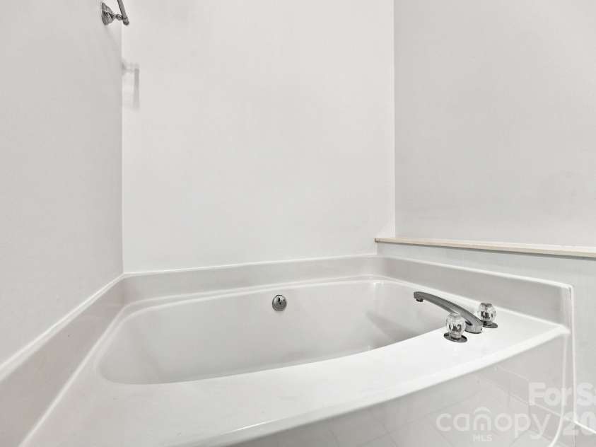 6004 Elm Cove Lane, Charlotte, NC 28269.  MLS# CAR4411201, YatesRealty ID 48515. 