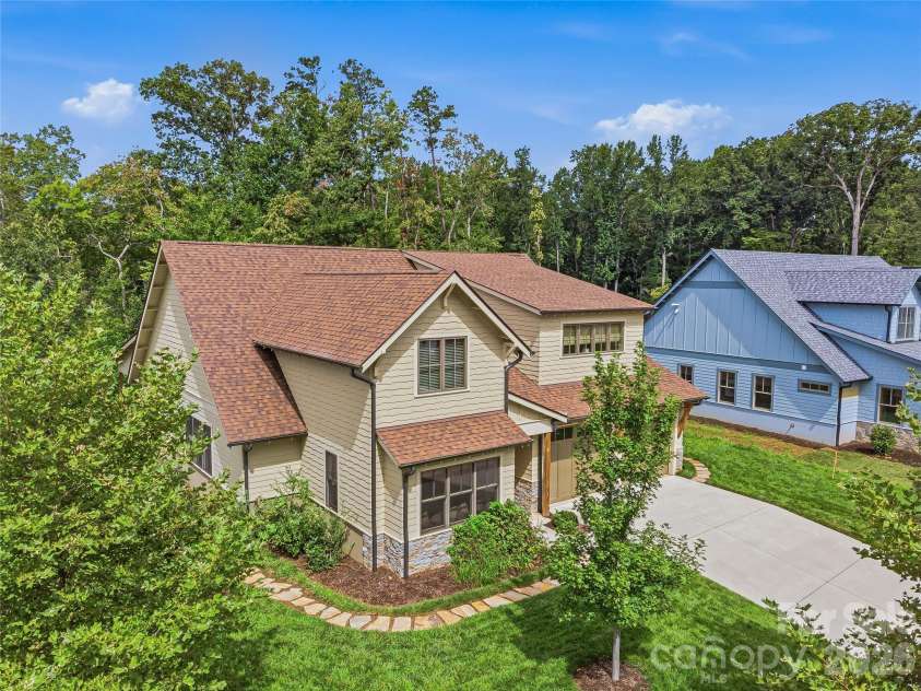 37 Ashe Park Circle, Asheville, NC 28806.  MLS# CAR4420096, YatesRealty ID 48516. 