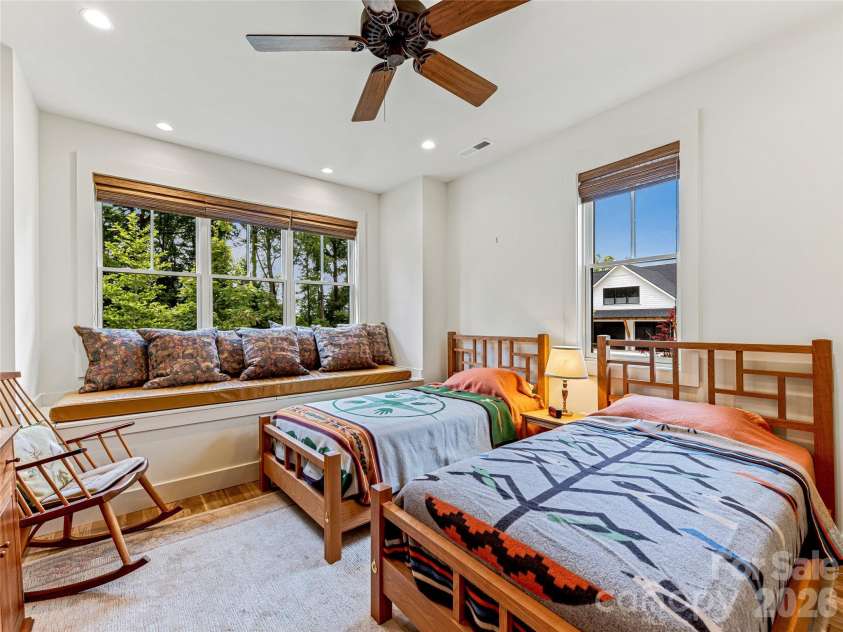 37 Ashe Park Circle, Asheville, NC 28806.  MLS# CAR4420096, YatesRealty ID 48516. 