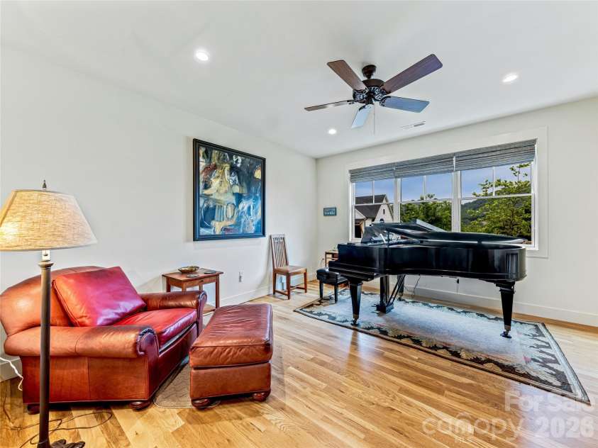 37 Ashe Park Circle, Asheville, NC 28806.  MLS# CAR4420096, YatesRealty ID 48516. 