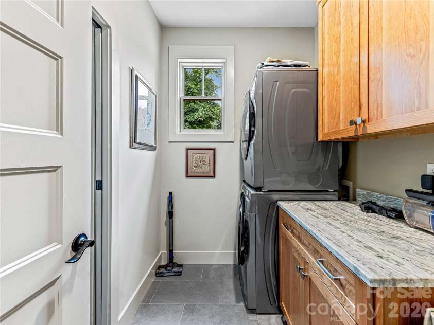 37 Ashe Park Circle, Asheville, NC 28806.  MLS# CAR4420096, YatesRealty ID 48516. 