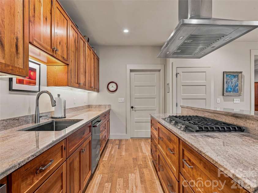 37 Ashe Park Circle, Asheville, NC 28806.  MLS# CAR4420096, YatesRealty ID 48516. 