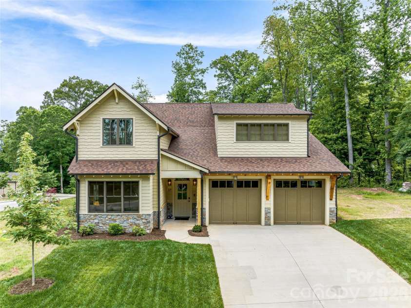 37 Ashe Park Circle, Asheville, NC 28806.  MLS# CAR4420096, YatesRealty ID 48516. 