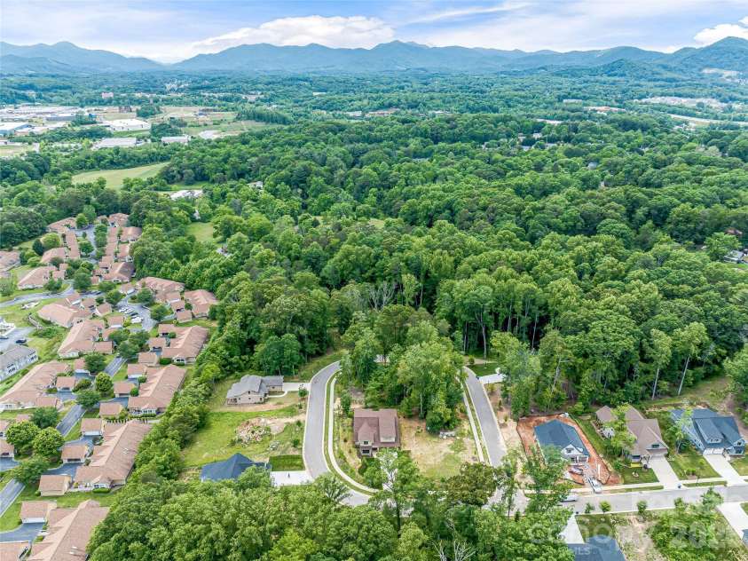 37 Ashe Park Circle, Asheville, NC 28806.  MLS# CAR4420096, YatesRealty ID 48516. 
